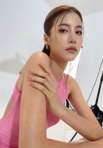 เอสเธอร์-สุปรีย์ลีลา-เสื้อสวย