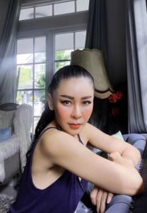 เป๊กกี้ ศรีธัญญา-คิ้ว