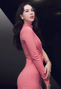 แมท ภีรนีย์-ชมพู