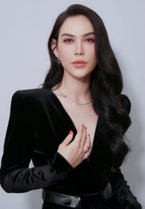 แมท ภีรนีย์-ดำ