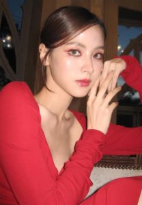 ใบเฟิร์น -พิมพ์ชนก-เสื้อแดง