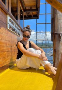 พลอย-เฌอมาลย์-ยิ้ม