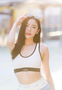 Praewpailin-Thongrugchart1-สวย