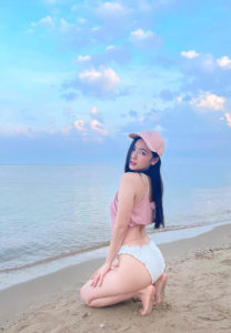 Praewpailin-Thongrugchart1-ทะเล