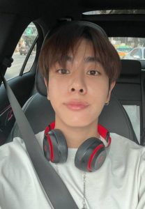 มิกซ์ นักแสดงขับรถ