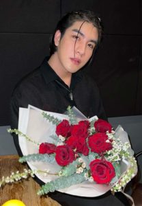 เมฆ-จิรกิตติ์-ดอกไม้