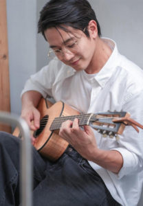 โทนี่-รากแก่น-กีต้า