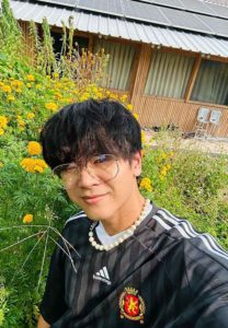 โทนี่-รากแก่น-แว่นตา