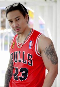 บอล-เมอร์ลิน-เสื้อกล้ามแดง