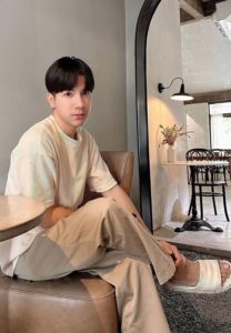 บาส-ธนวันต์-คาเฟ่