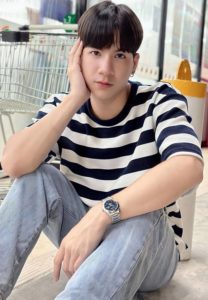 บาส-ธนวันต์-เสื้อลาย