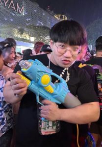 ว่าน-Holiday-เล่นน้ำ