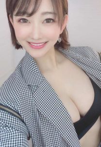 โช-นิชิโนะ-ยิ้ม