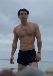 Anshiie-ถอดเสื้อเล่นน้ำ