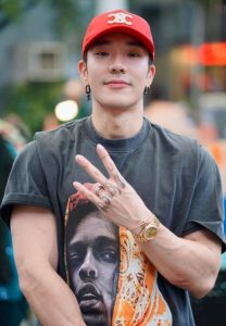 บอส-ณัชพงศ์พล-ชูสองนิ้ว