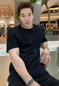 บอส-ณัชพงศ์พล-เสื้อยืดดำ