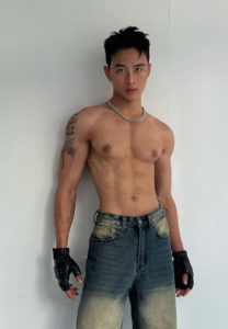 Hóa-Trần-เข้ม