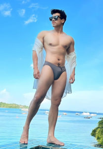 Mac-Chinnakorn-ใส่แว่น