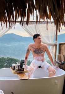 ศุภชัย-นุ่มยองใย-Bathtub