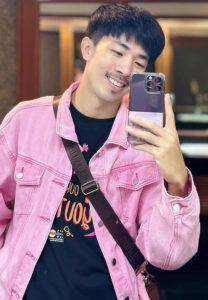 ครูเมท-ภาณุวัชร์-ยิ้ม