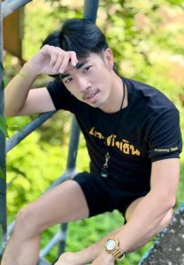 ครูเมท-ภาณุวัชร์-เสื้อดำ