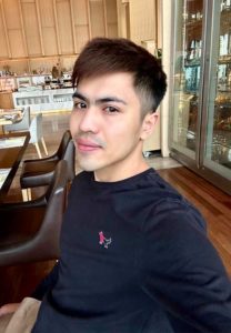 อาร์ม-ธีรกิจ-เสื้อดำแขนยาว