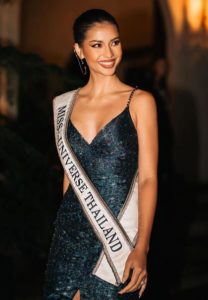 แอนโทเนีย-โพซิ้ว-ชุดเริส