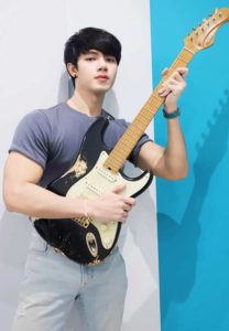 นาจ-อำนาจ-เล่นดนตรี