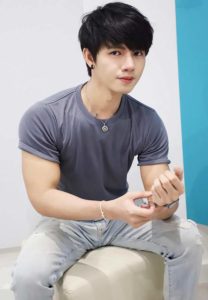 นาจ-อำนาจ-เสื้อยืดดำ