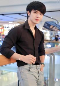 นาจ-อำนาจ-เสื้อเชิ้ตดำ