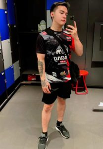 อาร์ท-เมืองหัวหิน-ชุดดำ