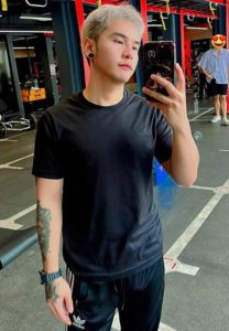 อาร์ท-เมืองหัวหิน-เสื้อยืดดำ