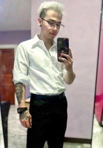 อาร์ท-เมืองหัวหิน-เสื้อเชิ้ตขาว