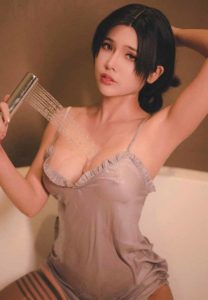 มีนา-ณัฐธยาน์-เล่นน้ำ