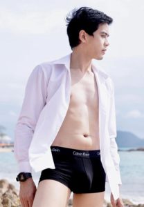 แอ๊ป-จักรกริชชัย-เสื้อเชิ้ตขาว