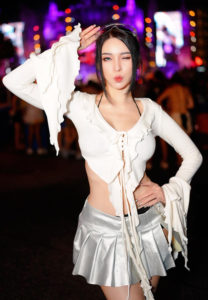 Janet-Kanyalaks-เกินต้าน