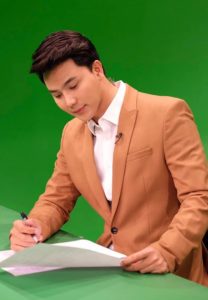 Natchanon-นักข่าว