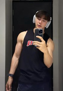 Natchanon-เสื้อกล้ามดำ