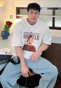 Shira-Theo-ใส่แว่น Shira-Theo-ใส่แว่น