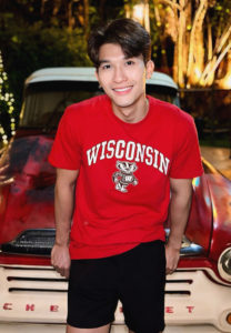 Chetchanok-เสื้อยืดแดง