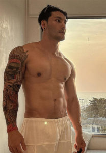 Jirapong-กล้ามแน่น