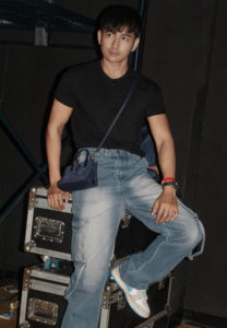 Gusment-เสื้อยืดดำ