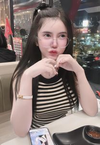 ศศิธร-นามจำปี-ใส่แว่น ศศิธร-นามจำปี-ใส่แว่น