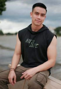 Sirapat-Ploypetch-เสื้อกล้ามดำ