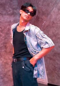 Bosz-ใส่แว่นดำ