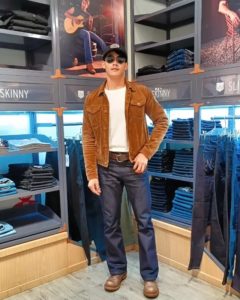 Art'Surin Reunreing ใส่แว่นดำ Art'Surin Reunreing ใส่แว่นดำ