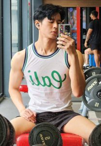 Bright-S-Sakunasillapin-เล่นกล้าม