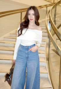 Bua-Seetong-ลุคเท่