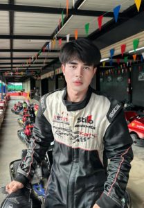 Manasak-Muensaeng-แข่งรถ