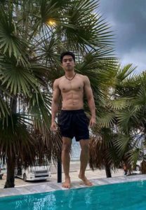 Kiattisak Aomchompoo-006-Fabulous